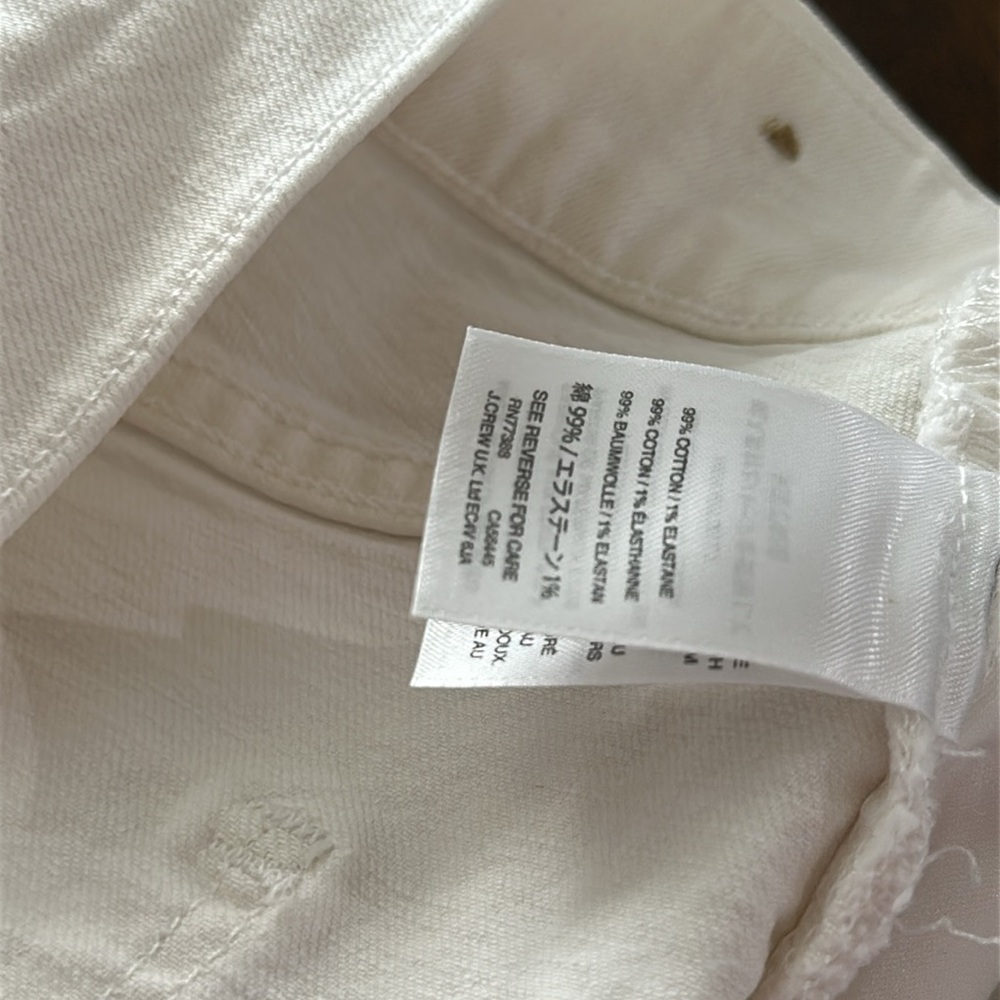 Madewell High-Rise Raw Hem Tile White Denim Shorts
Size 32 - Picture 6 of 8